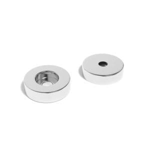 Round Circular Disc Neodymium magnet with counterbore hole for screwing and with dimensions 32mm x 10mm x (6.6mm Counterbore Hole), grade N52 , featuring a nickel-copper-nickel coating and an 27.7KG pull force. They are a staple in various applications including DIY, crafts, cabinetry, furniture assembly, and scientific experiments.